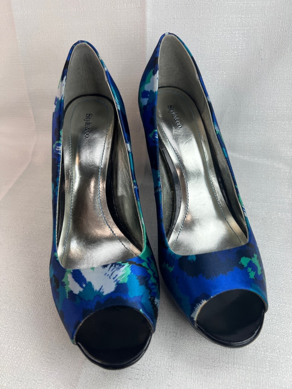 Style&co., blue floral peep toe heels